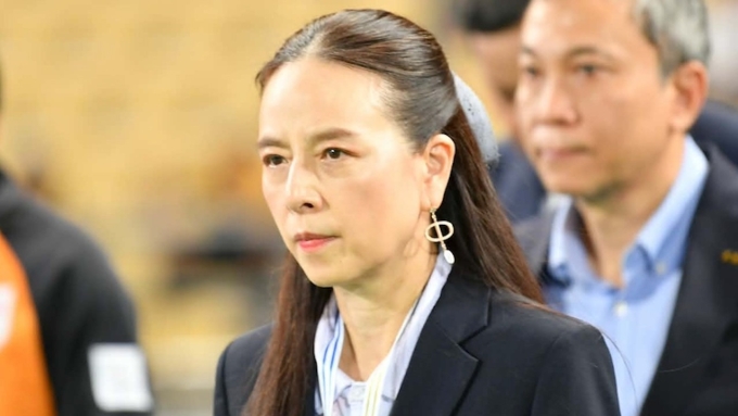 Madam Pang buồn bã sau thất bại của Thái Lan, ở trận chung kết SEA Games trên sân Rajamangala, thành phố Bangkok, Thái Lan, tối 18/12/2025. Ảnh: Thairath