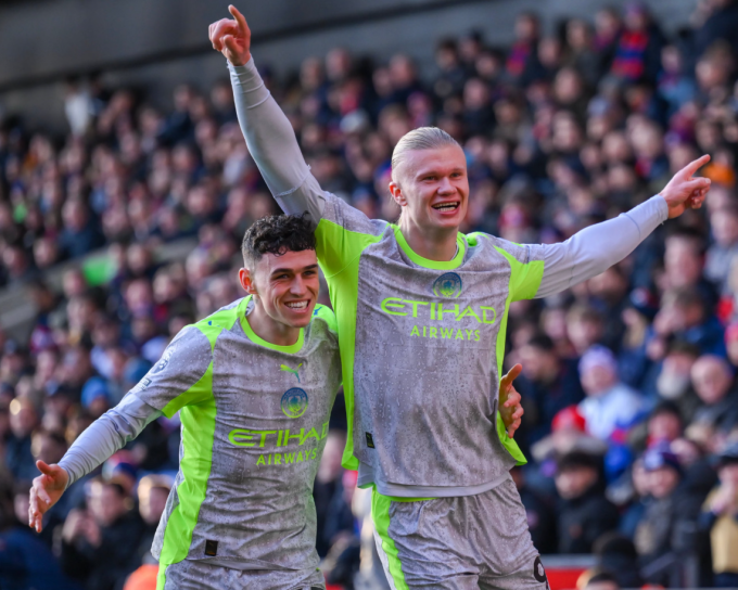 Erling Haaland (phải) và Phil Foden cùng ghi bàn trong trận Man City thắng Crystal Palace 3-0 ở vòng 16 Ngoại hạng Anh trên sân Selhurst Park, London, Anh ngày 14/12/2025. Ảnh: Shutterstock