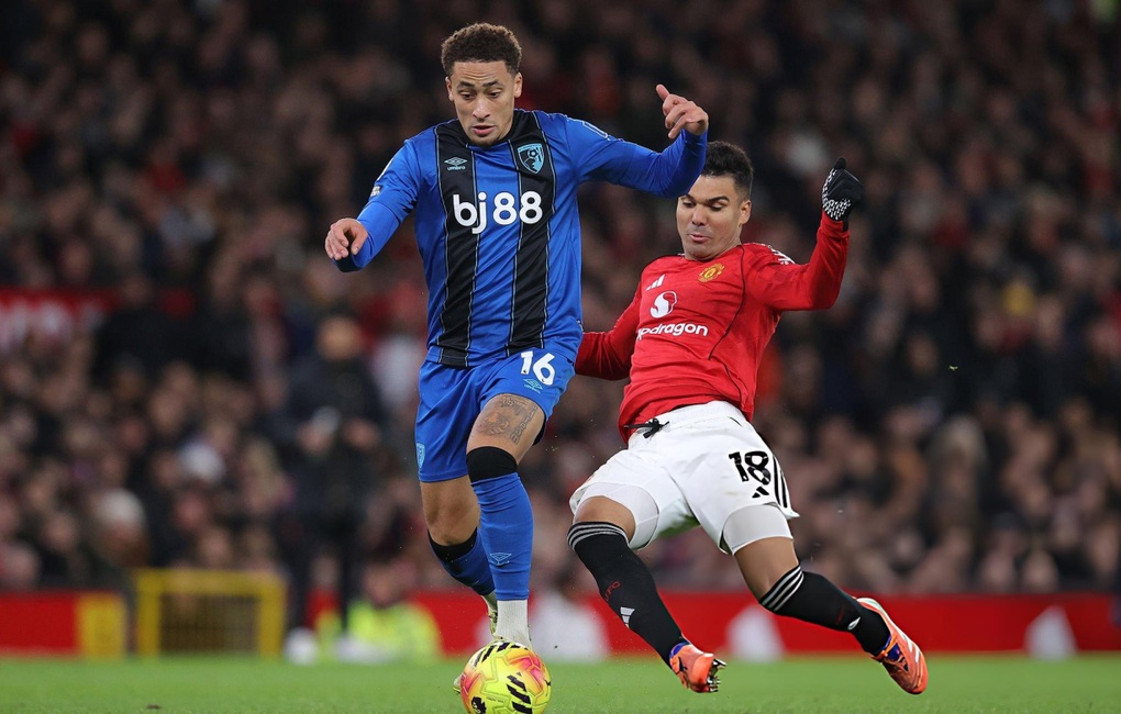 Man Utd chia điểm trong trận cầu 8 bàn thắng với Bournemouth - 1