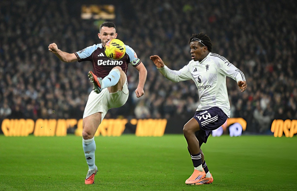 Man Utd gục ngã trước Aston Villa bởi siêu phẩm của Morgan Rogers - 1