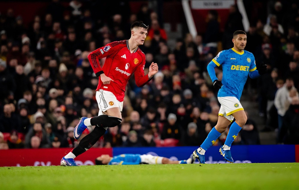 Man Utd hòa đội bét bảng, Chelsea tiếp tục bộ mặt thất thường - 1