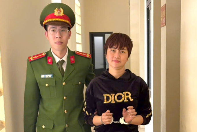 Nguyễn Thị Thu bị bắt. Ảnh: Lam Sơn