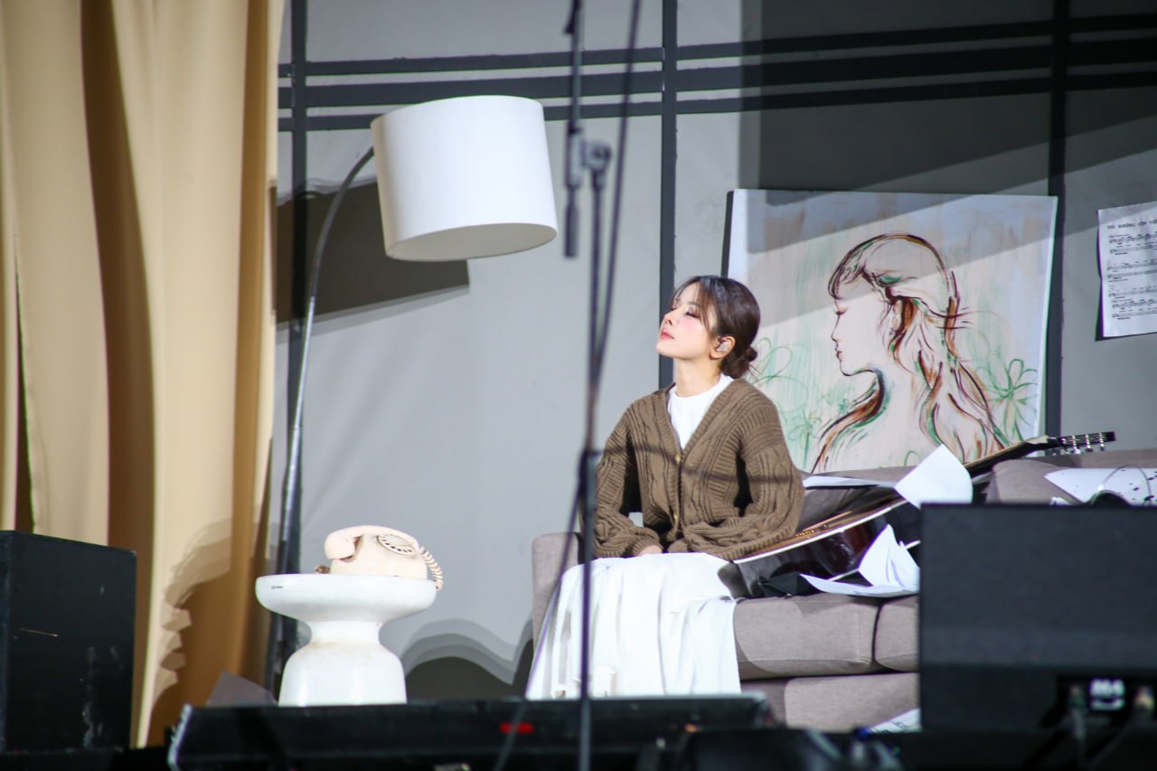 Màn trình diễn gây sốc của nữ DJ đẹp nhất Vbiz, visual như tiên nga giáng trần càng nhìn càng mê- Ảnh 1.