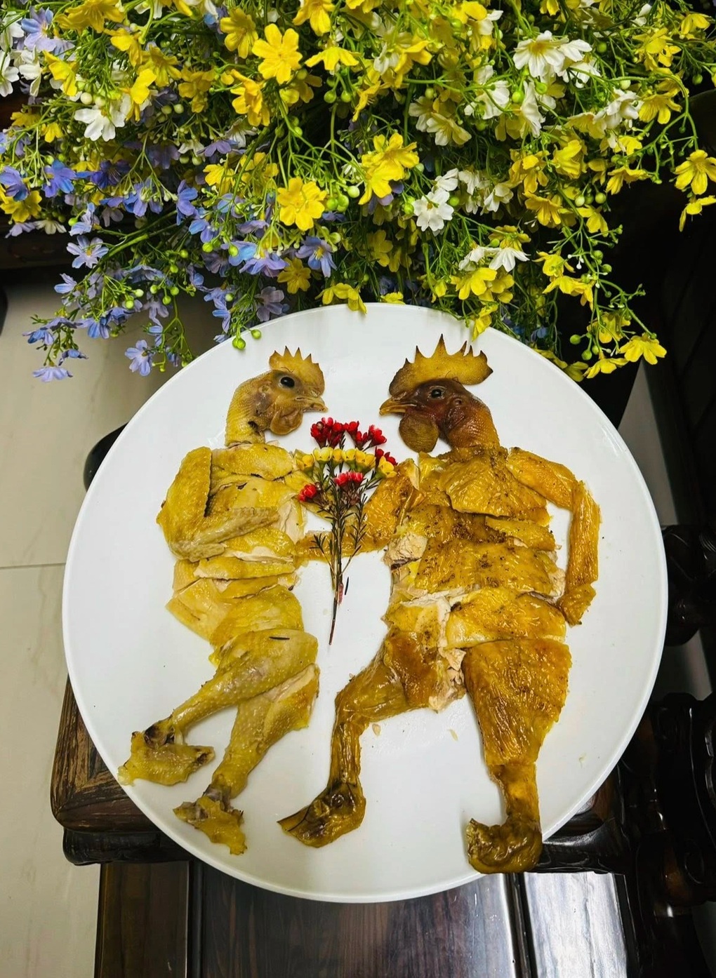 Màn xếp gà độc lạ của người phụ nữ Hải Phòng bất ngờ gây sốt - 1