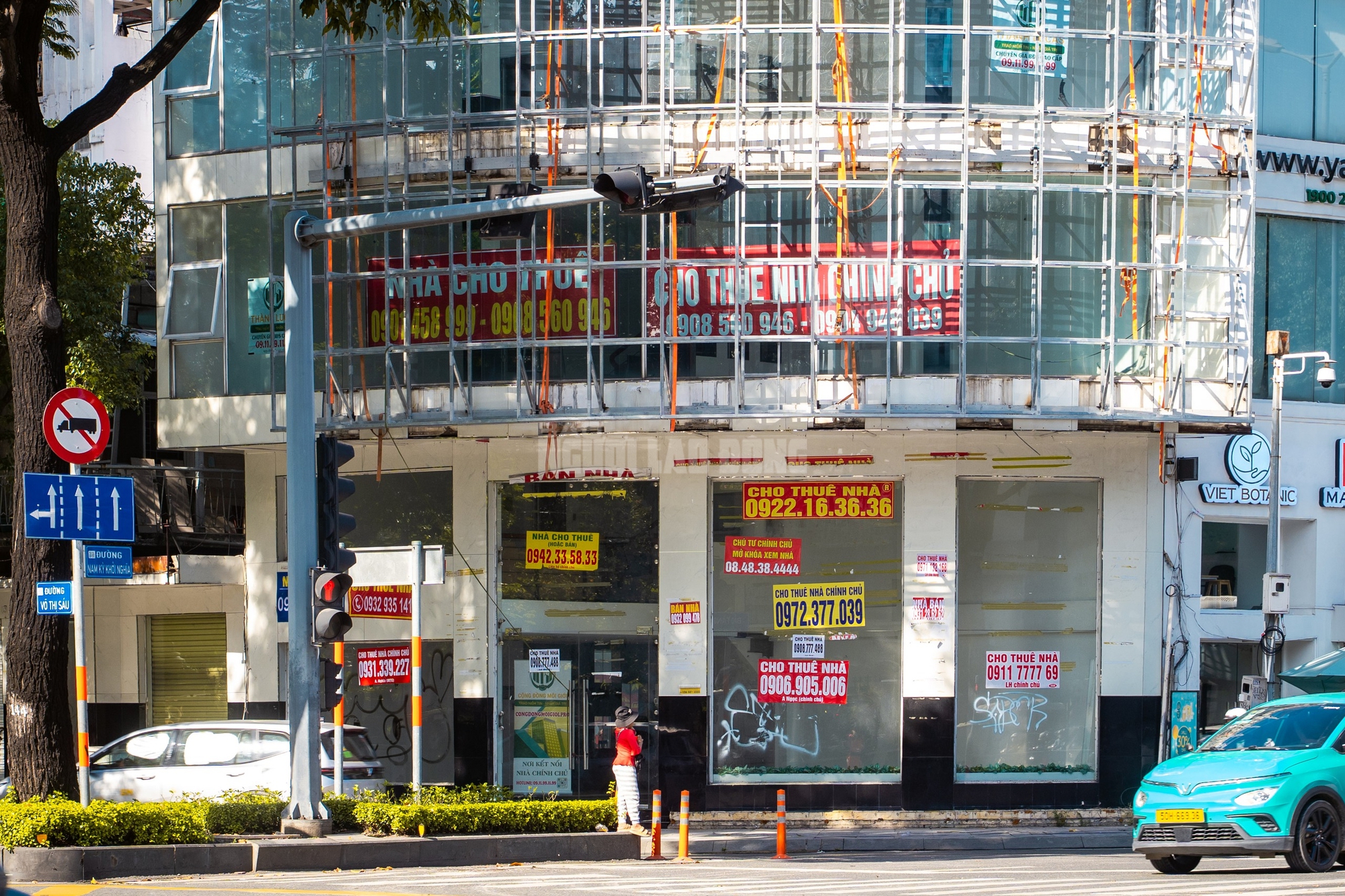 Mặt bằng kinh doanh ngàn đô tại TPHCM ế ẩm cuối năm - Ảnh 1.