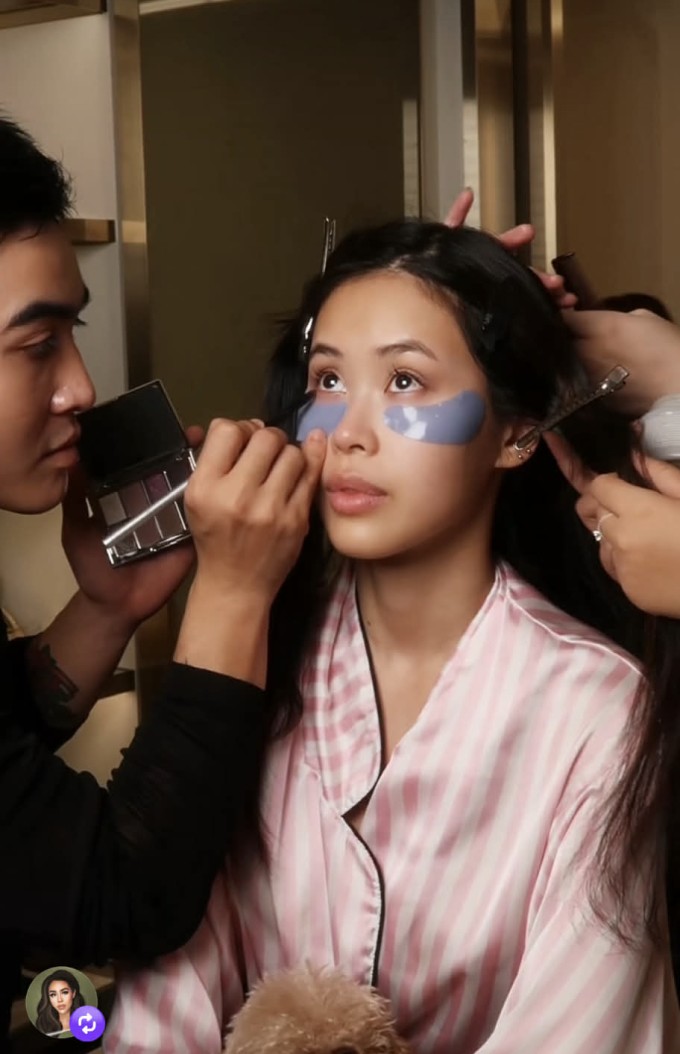 Mặt mộc không khuyết điểm của Tiên Nguyễn 1 Tiên Nguyễn được chuyên gia trang điểm Hàng Thanh Thiện và Hà Bi chăm chút nhan sắc trong ngày trọng đại.