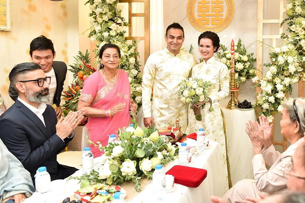 Mẹ chồng Ấn Độ của Võ Hạ Trâm báo hiệu sắp có người cháu thứ 3, nữ ca sĩ mơ thấy một bé trai mặt "thuần Việt" 3 Võ Hạ Trâm có cuộc sống viên mãn, hạnh phúc với ông xã người Ấn Độ.