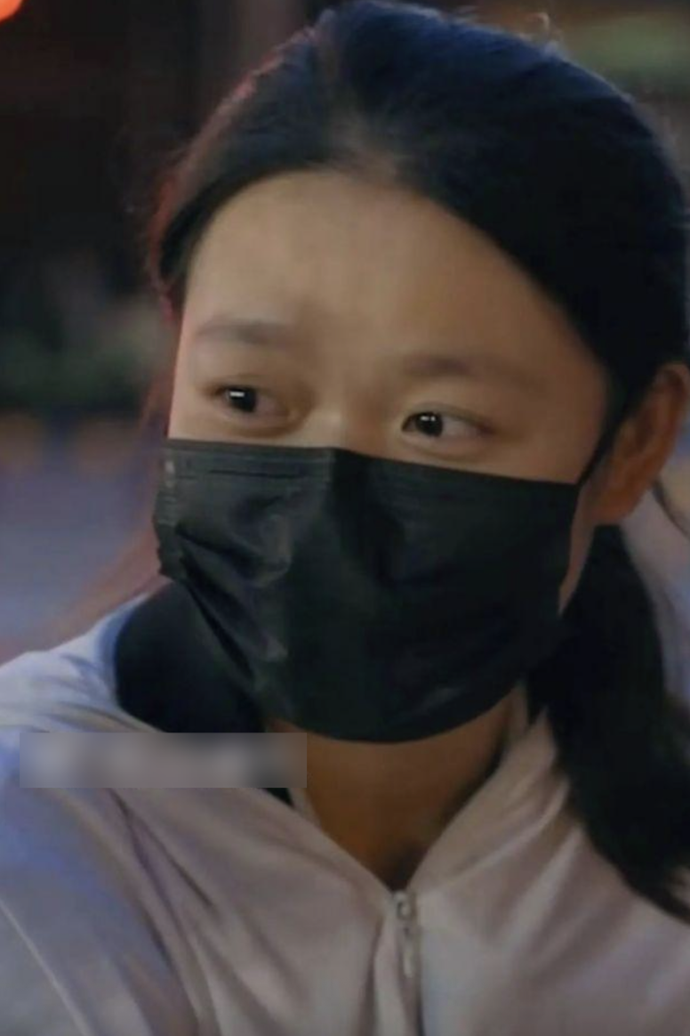 Mẹ đơn thân 2k1 mang cả con đi ship đồ ăn, lý do chọn nghề shipper khiến nhiều người rơi nước mắt- Ảnh 1.