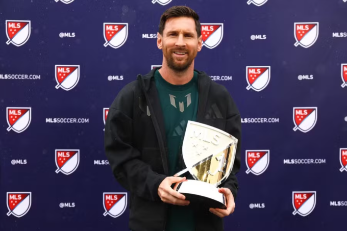 Lionel Messi nhận danh hiệu Landon Donovan MLS MVP 2025 ngày 9/12. Ảnh: AFP