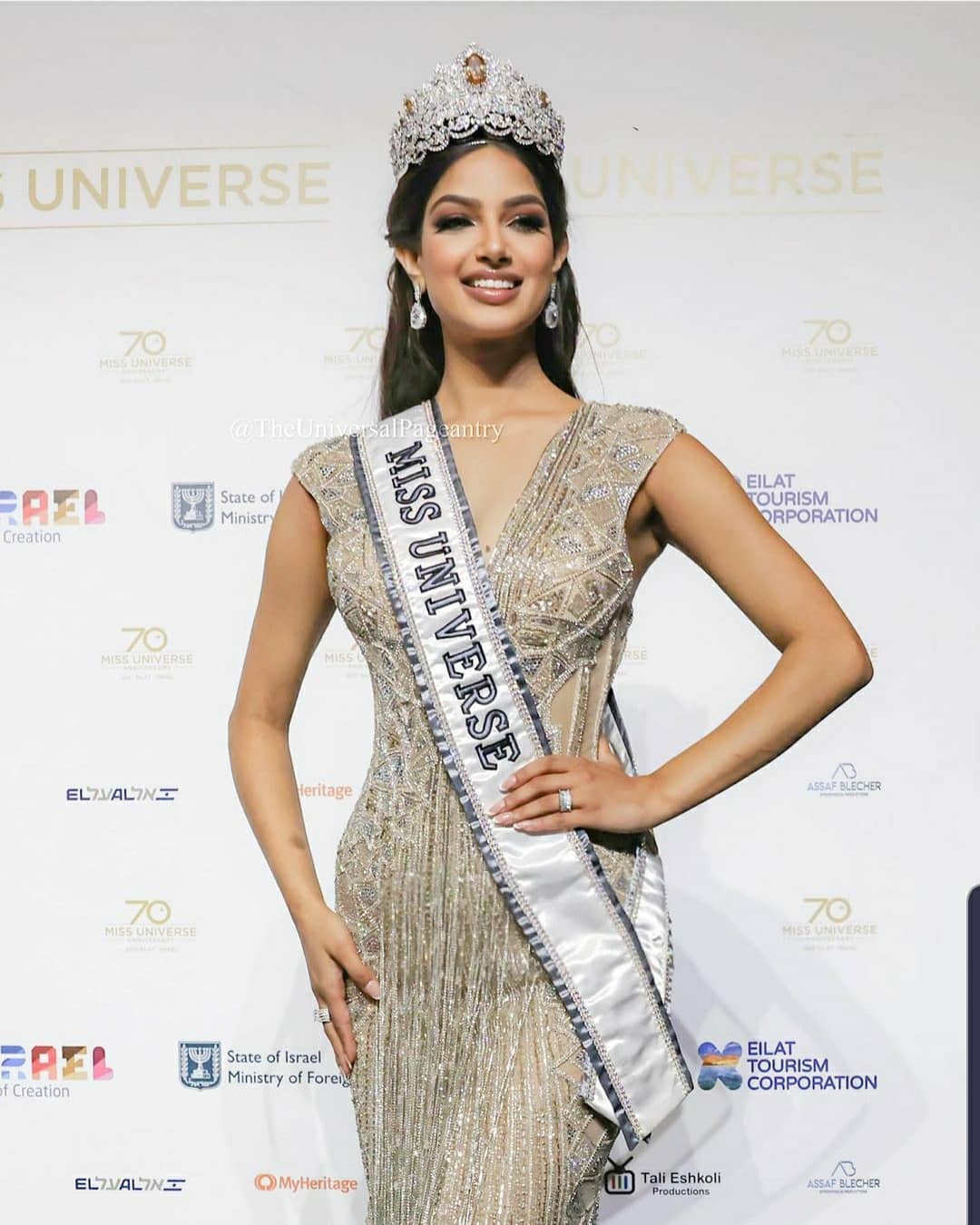 Miss Universe đẹp chấn động hậu giảm cân, đến cú vấp cũng sexy lịm người- Ảnh 11.