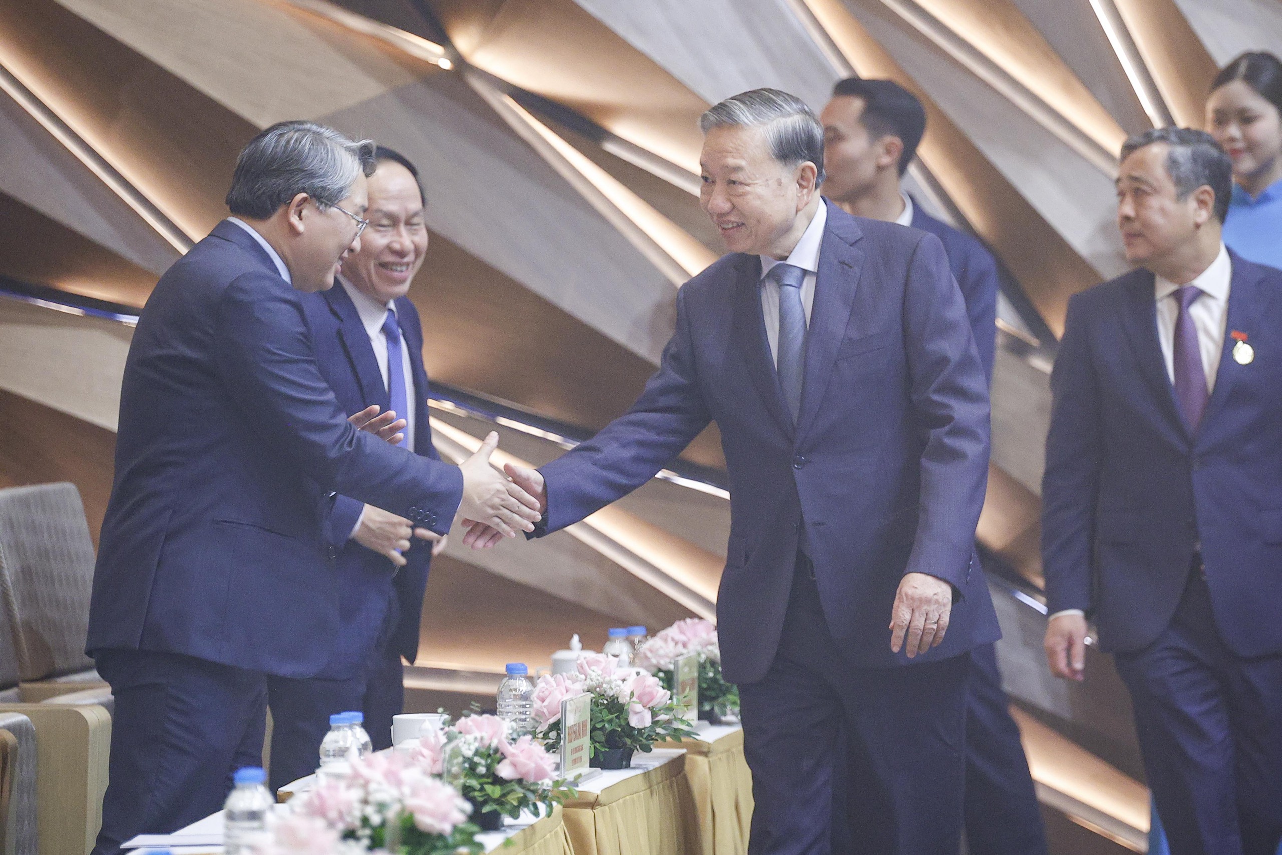 Tổng Bí thư Tô Lâm: Mỗi cán bộ đảng viên phải là những người truyền cảm hứng
- Ảnh 1.