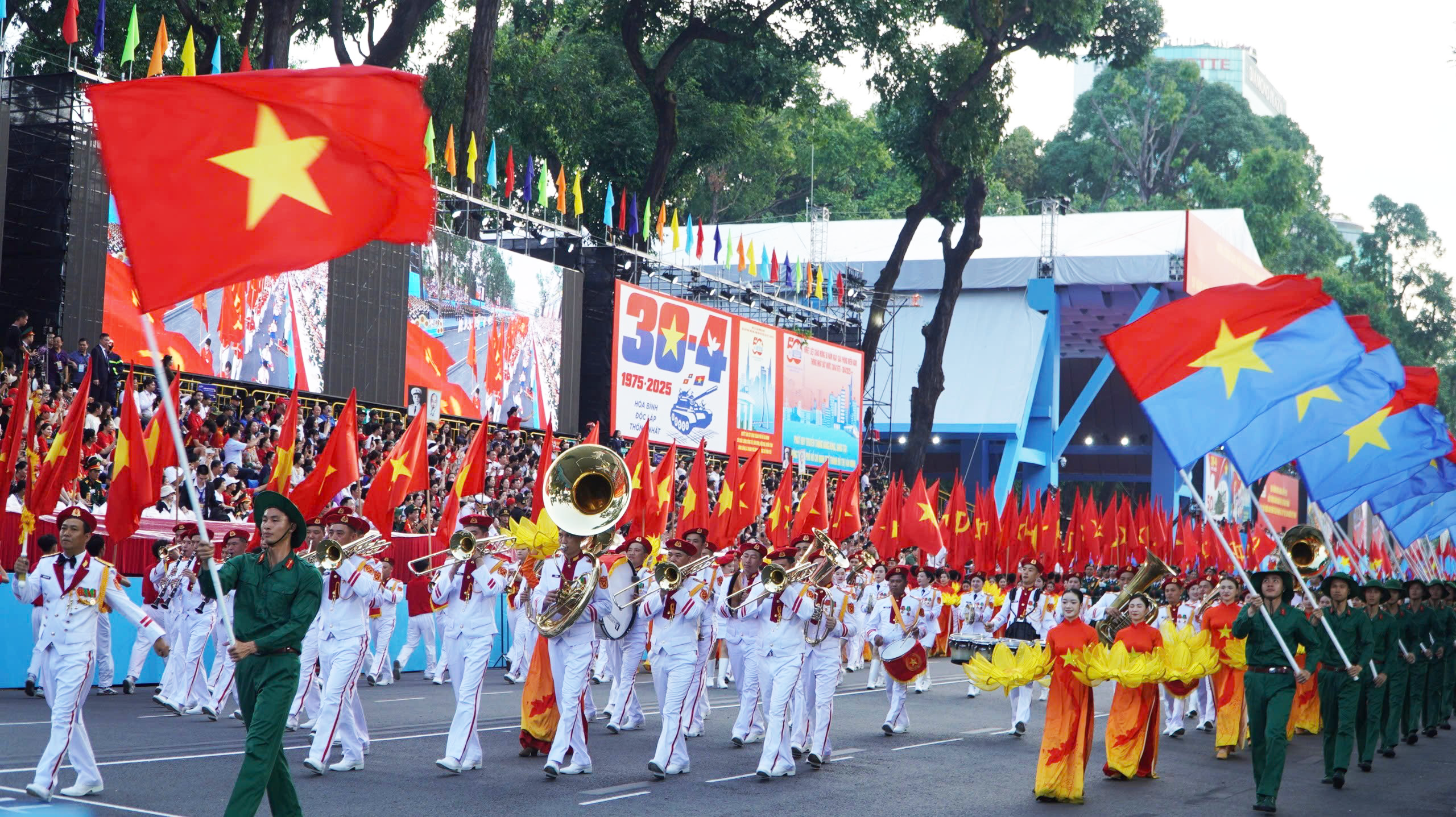 Mời công chúng bình chọn dấu ấn nổi bật của TPHCM năm 2025 1 Mời công chúng bình chọn dấu ấn nổi bật của TPHCM năm 2025 - Ảnh 1.