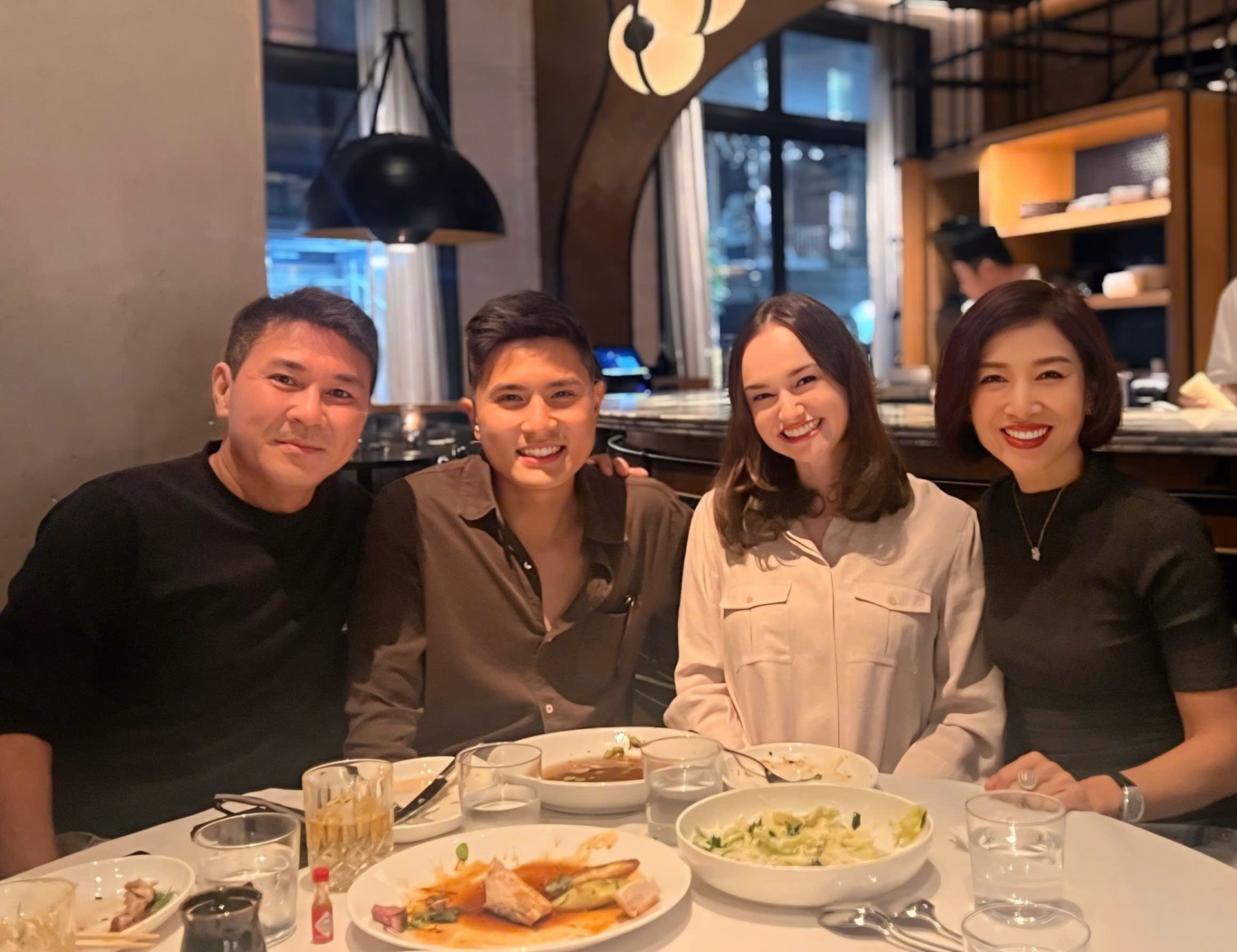 Moi quan he cua Hoa khoi Thu Huong va con