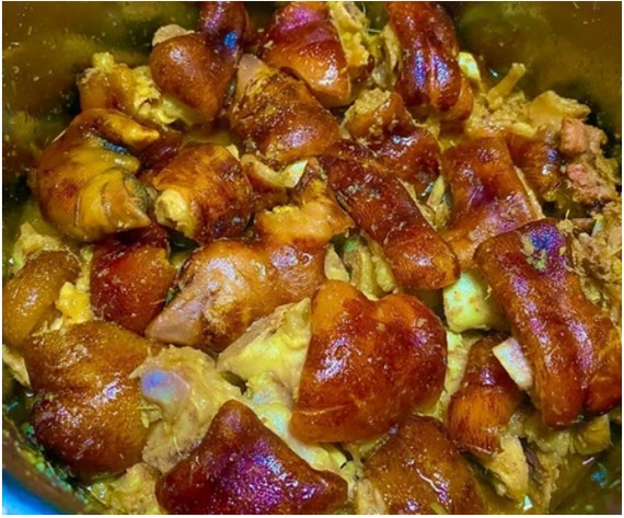 Món ngon dân dã mùa đông miền Bắc đậm đà hương vị quê hương 3 Món ăn có vị đậm đà, thơm nồng của riềng, nghệ và mắm tôm, kết hợp với độ béo ngậy của giò heo, tạo nên hương vị khó quên.