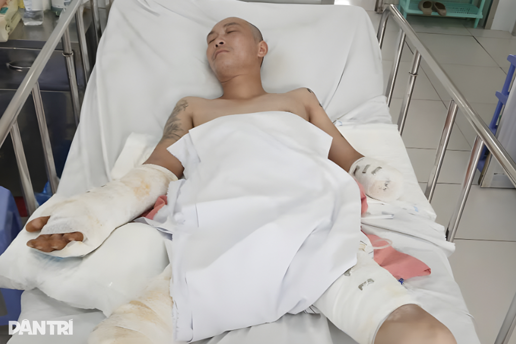 Món quà Giáng sinh nghĩa tình đến với người chồng bị điện giật mất 2 tay - 1