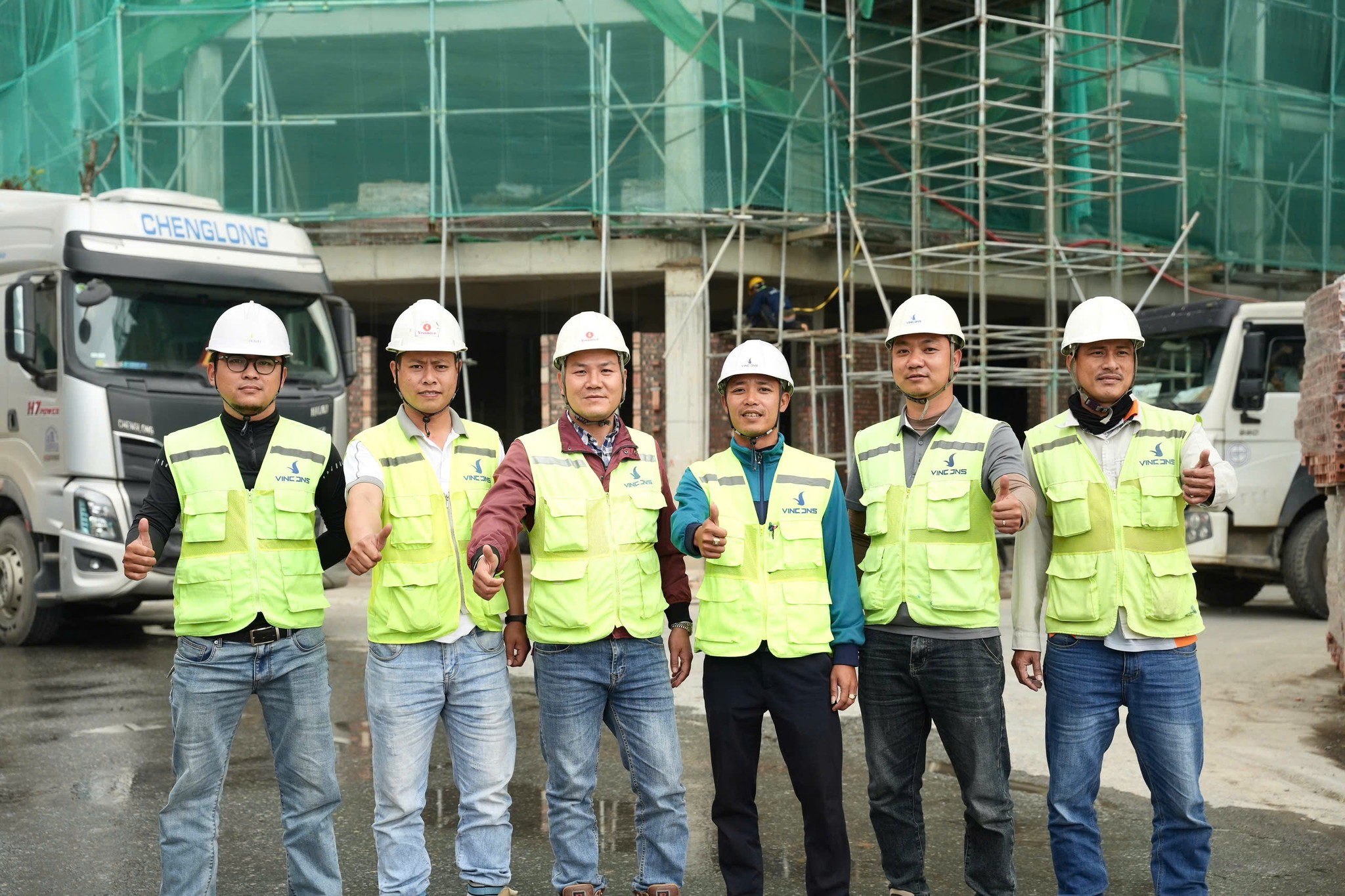 Một doanh nghiệp tuyển 100.000 lao động xây dựng 1 Một doanh nghiệp Việt tuyển 100.000 lao động xây dựng - Ảnh 1.