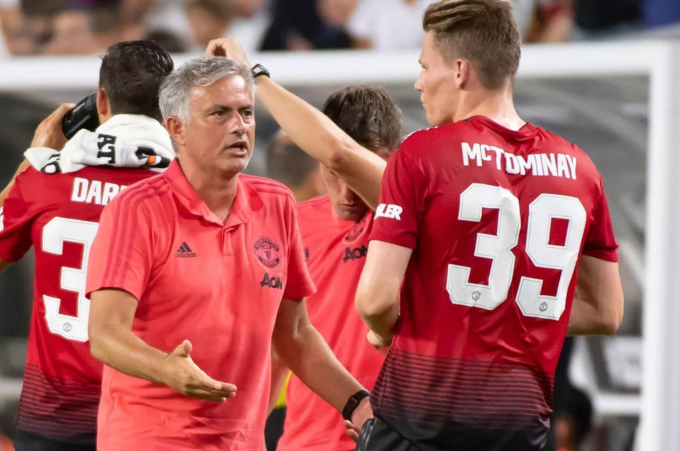 HLV Jose Mourinho và Scott McTominay khi còn cùng phụng sự Man Utd. Ảnh: Icon Sportswire