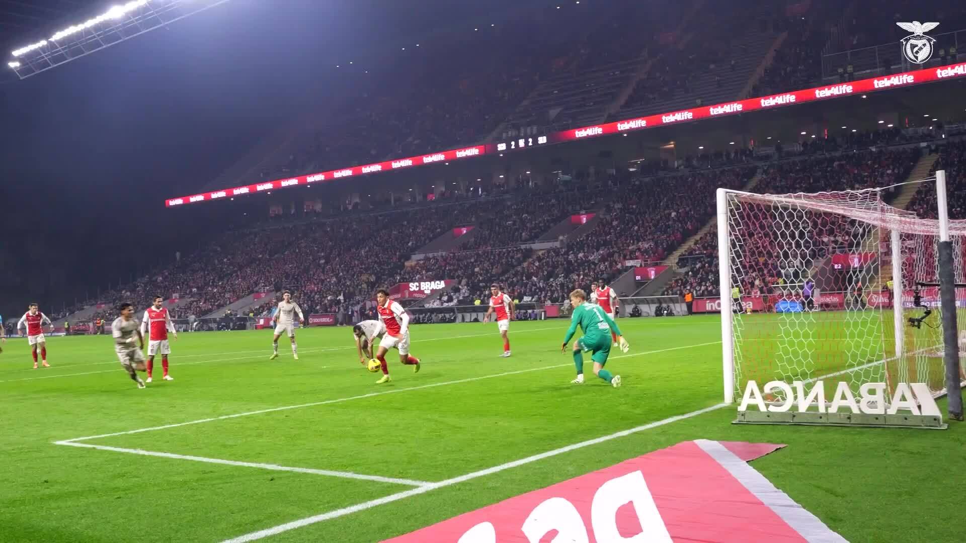 Mourinho móc mỉa trọng tài sau trận hòa của Benfica