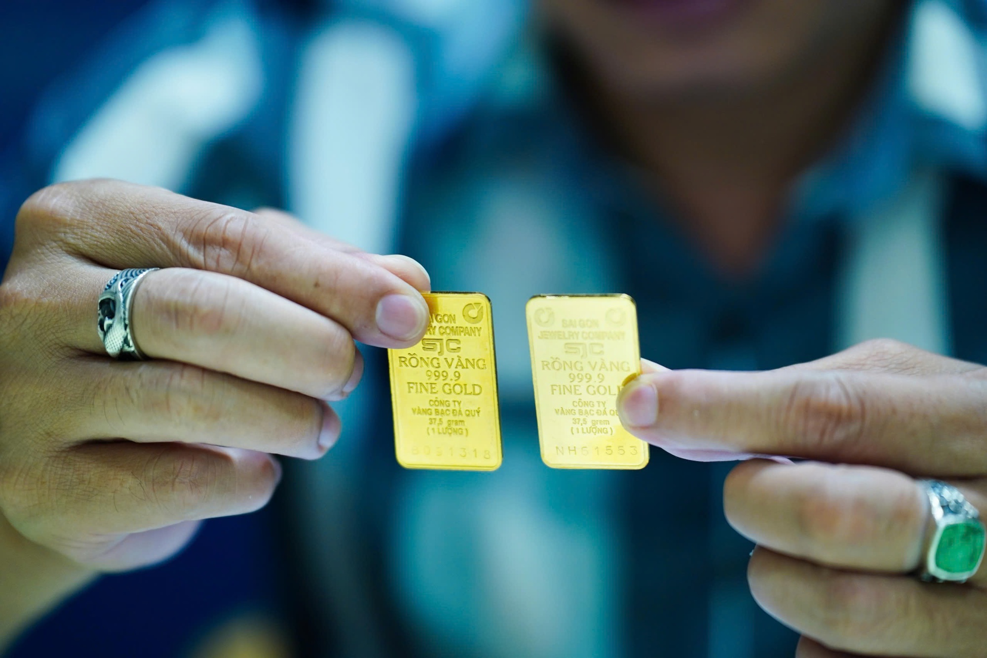 Mua bán vàng miếng với tổ chức không giấy phép có thể bị phạt tới 20 triệu đồng - Ảnh 1.