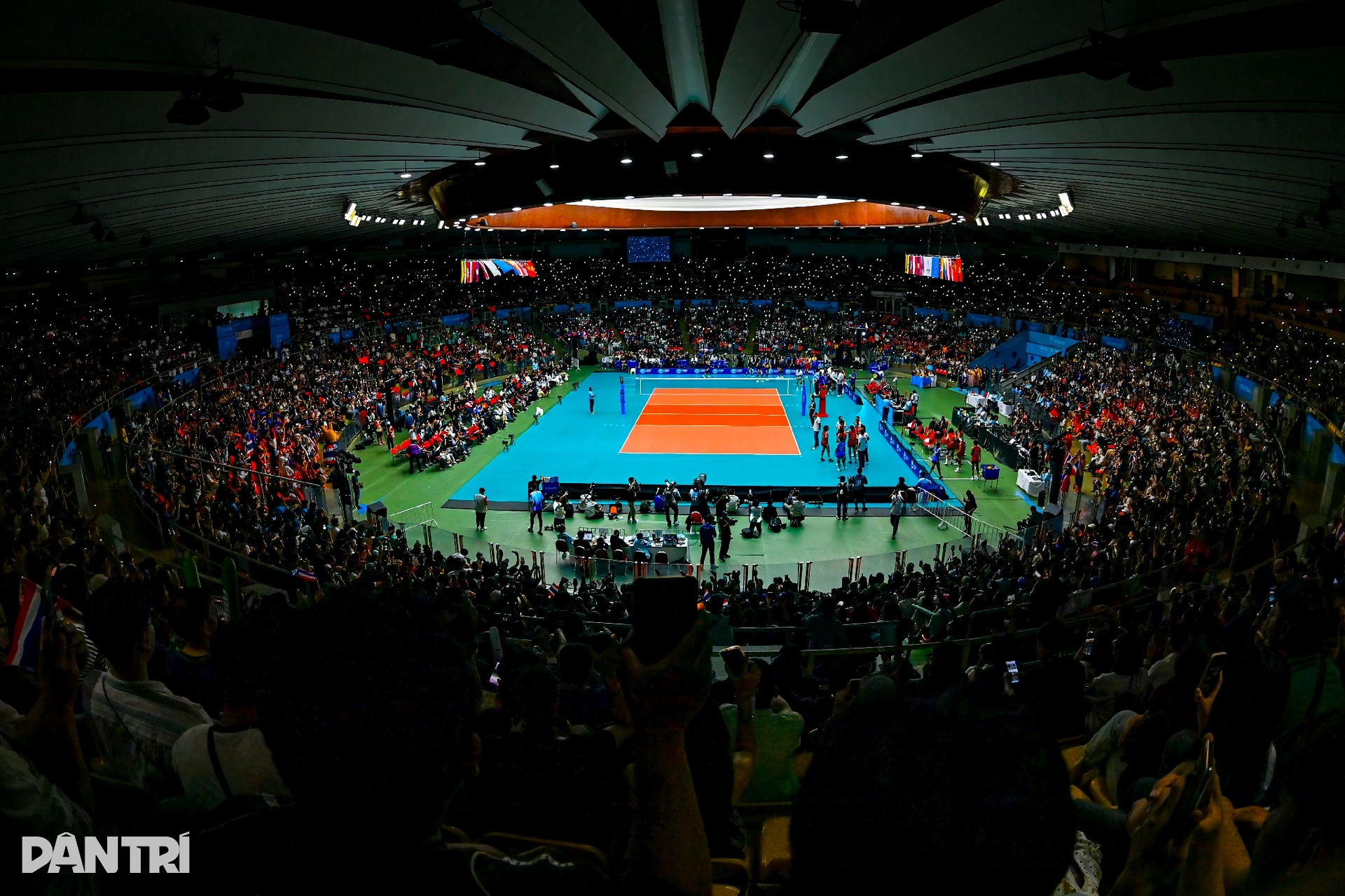 Mưa nước mắt sau trận chung kết lịch sử của bóng chuyền nữ Việt Nam - 1