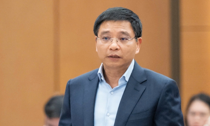 Bộ trưởng Tài chính Nguyễn Văn Thắng trình dự thảo nghị quyết chiều 4/12. Ảnh: Media Quốc hội