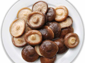 Muối dưa cải đừng chỉ cho muối, thêm một bước này dưa vừa nhanh giòn ngon, vàng ươm không bị màng hay khú 4 Rửa nấm hương khô dùng nước nóng hay lạnh mới chuẩn, sau 30 năm tôi mới biết đâu là cách làm đúng