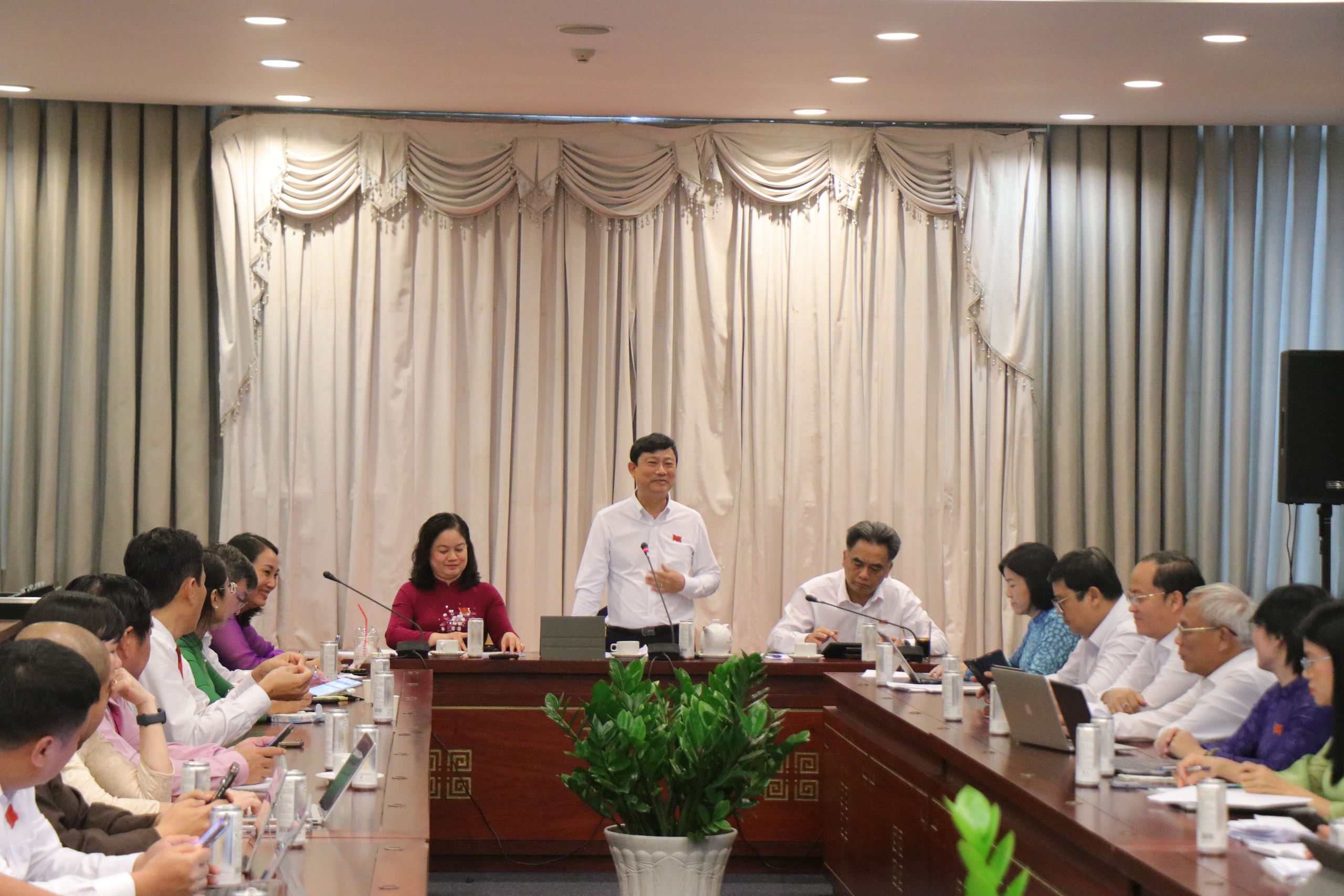 Muốn hết kẹt xe, phải có metro 2 Giám đốc Sở Xây dựng TP.HCM: Muốn giải quyết ùn tắc,xây dựng siêu đô thị,phải có metro - Ảnh 1.