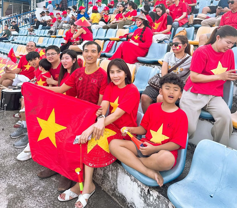 Muôn màu CĐV các nước ở Thái Lan trong những ngày cuối SEA Games 33 - 1
