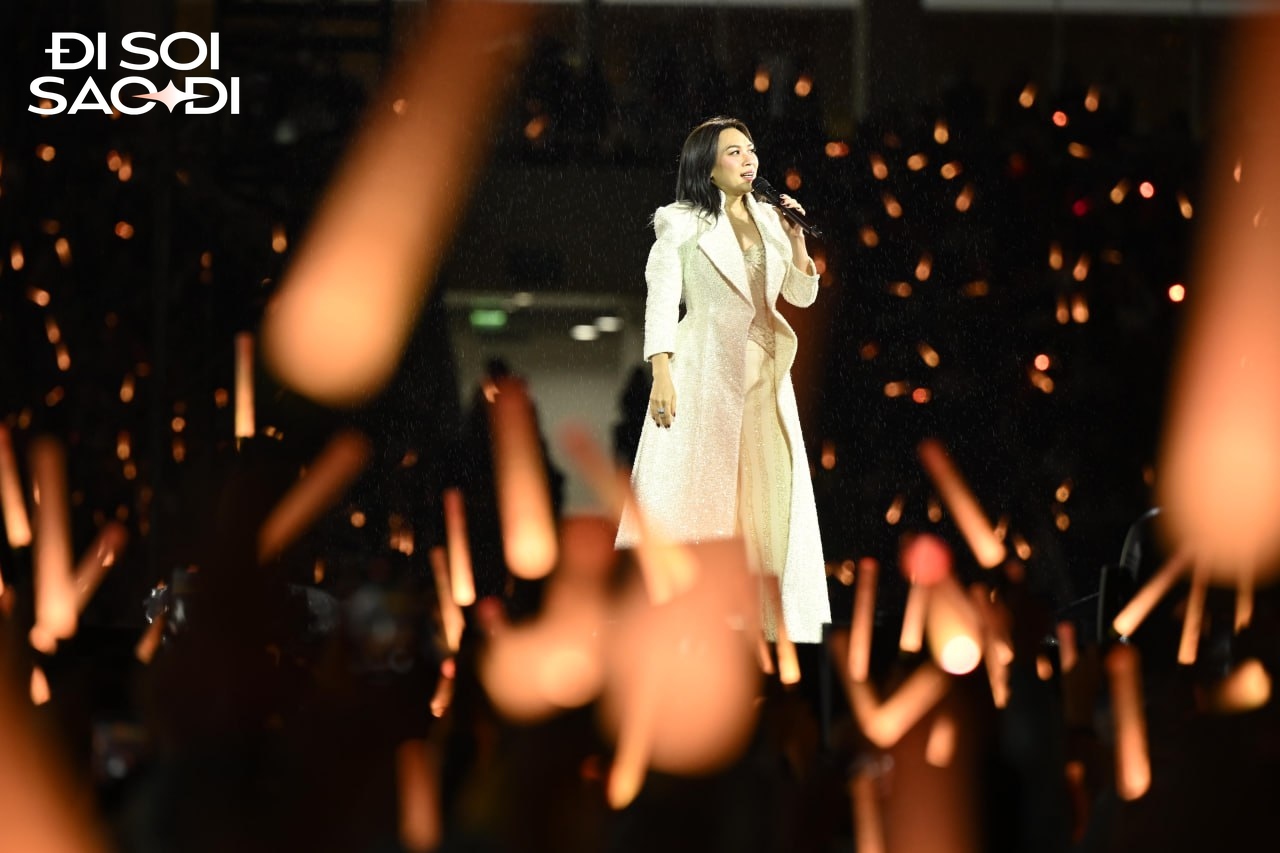 Mỹ Tâm tìm Mai Tài Phến giữa biển 40 nghìn người- Ảnh 1.