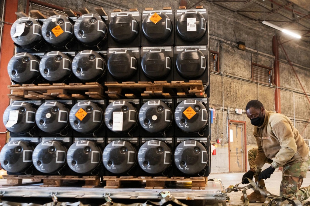 Mỹ có thể đã ngừng cung cấp một số loại vũ khí cho Ukraine - 1