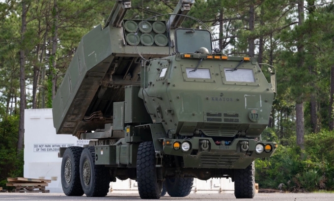 Xe phóng đạn HIMARS Mỹ triển khai diễn tập ở bang Florida hồi năm 2022. Ảnh: USAF