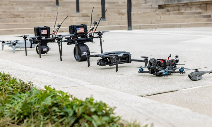 Nguyên mẫu drone trưng bày tại triển lãm ở Lầu Năm Góc ngày 16/7. Ảnh: Lầu Năm Góc