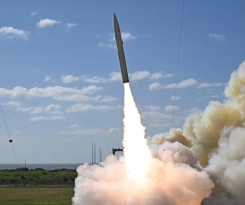 Mỹ lần đầu khoe tên lửa siêu vượt âm có tầm bắn 3.500km - 1