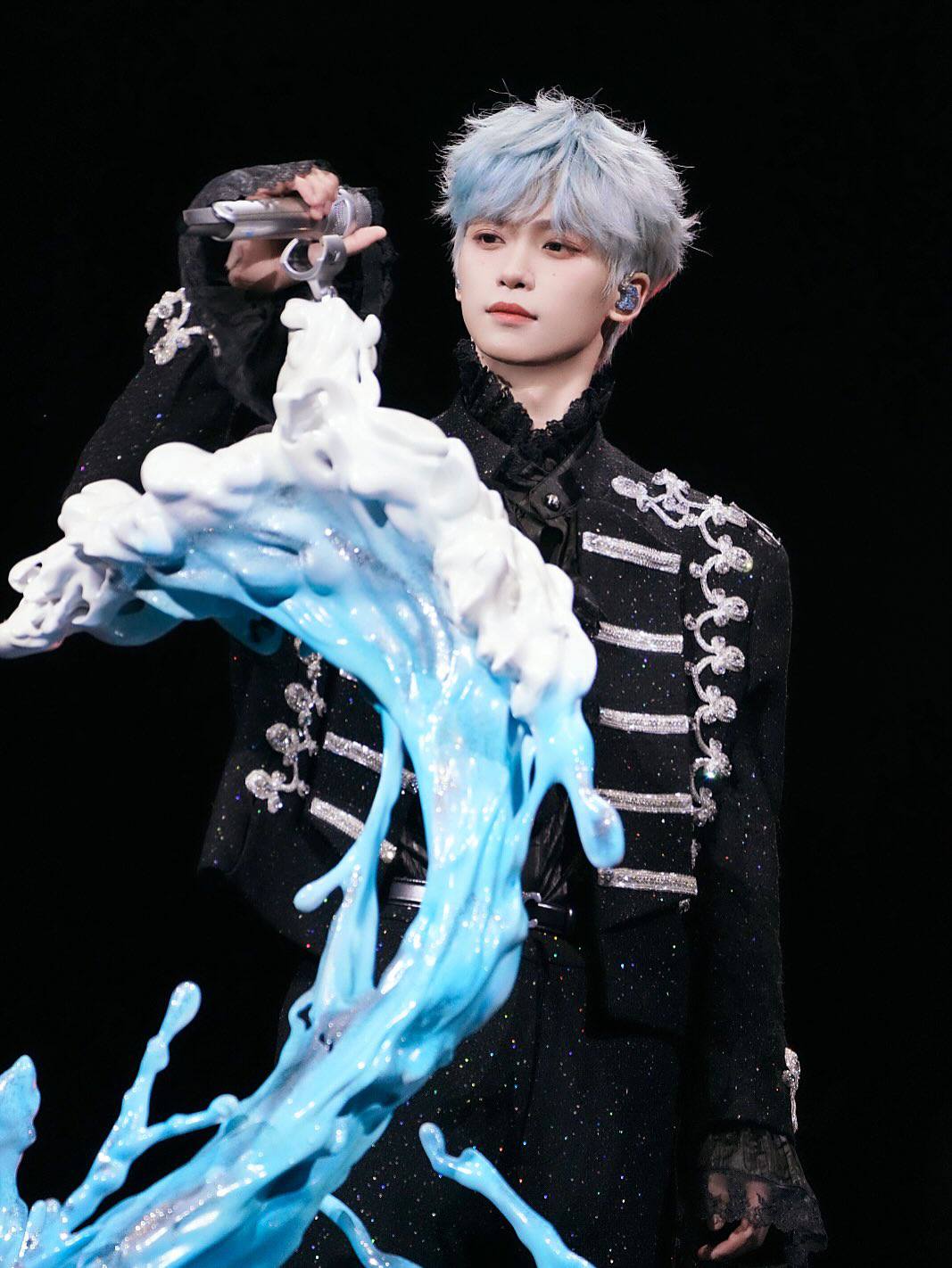 Mỹ nam đẹp như tiên tử xé truyện bước ra, chẳng trách mới nổi tiếng mà đã hot cỡ này!- Ảnh 1.