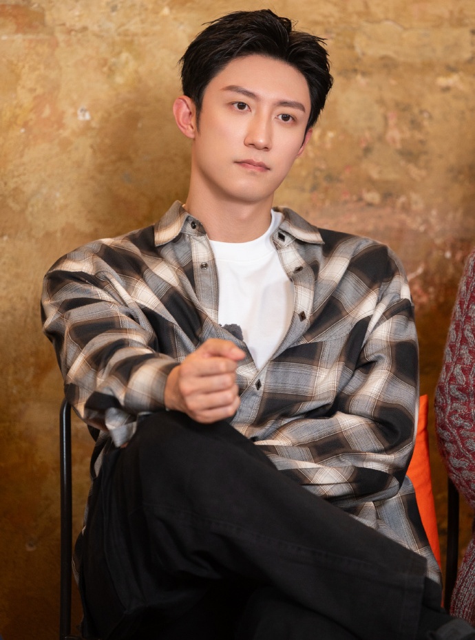 Mỹ nam lộ clip hẹn hò ở Phú Quốc thay bồ, lần này cặp kè Hoa khôi đẹp nhất trường múa?- Ảnh 5. Mỹ nam lộ clip hẹn hò ở Phú Quốc thay bồ, lần này cặp kè Hoa khôi đẹp nhất trường múa?- Ảnh 5.