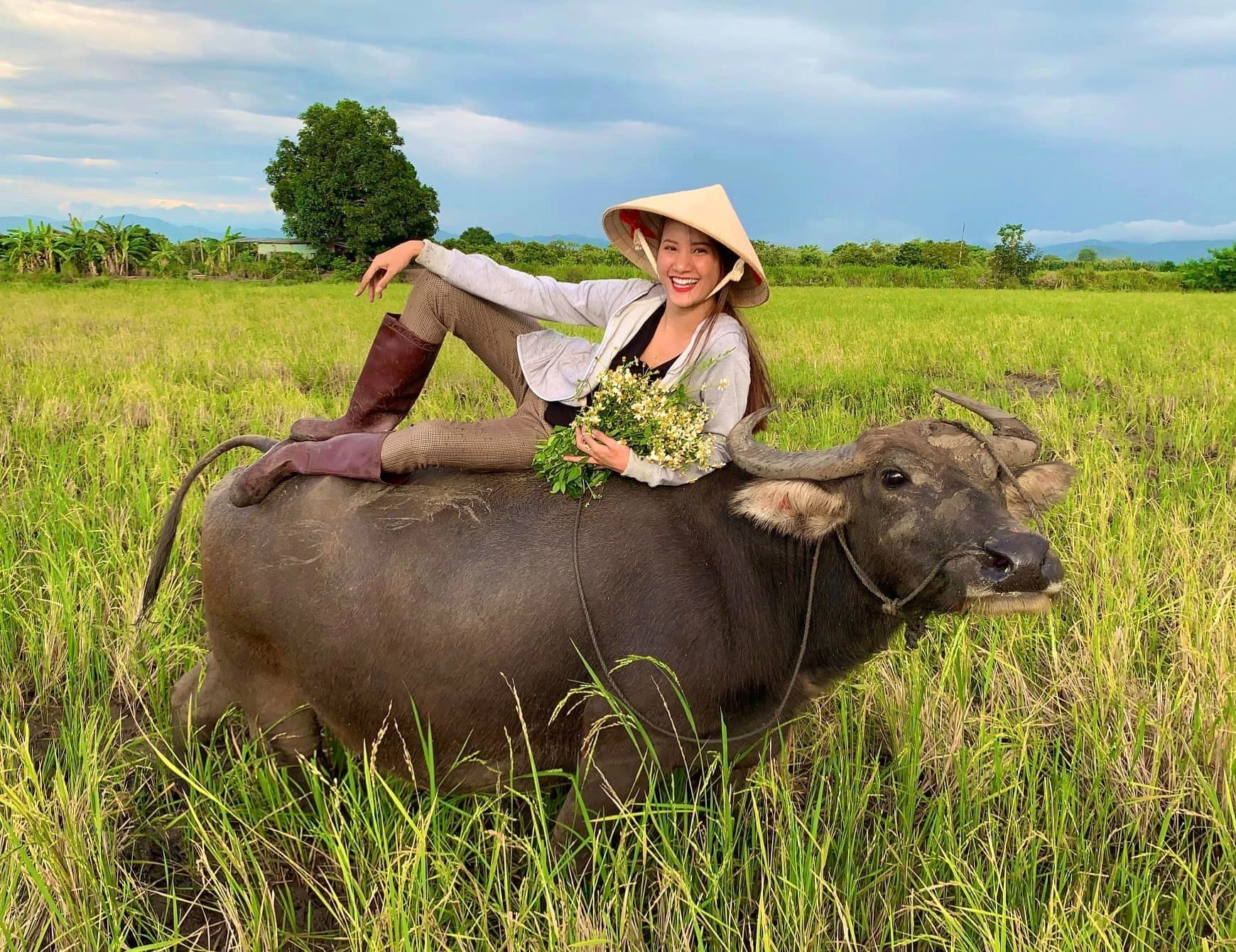 "Mỹ nhân 10 năm chăn trâu" lấy chồng giàu gia thế khủng, bước vào cửa hào môn ở biệt thự hoành tráng 1 My nhan 10 nam chan trau lay chong giau gia