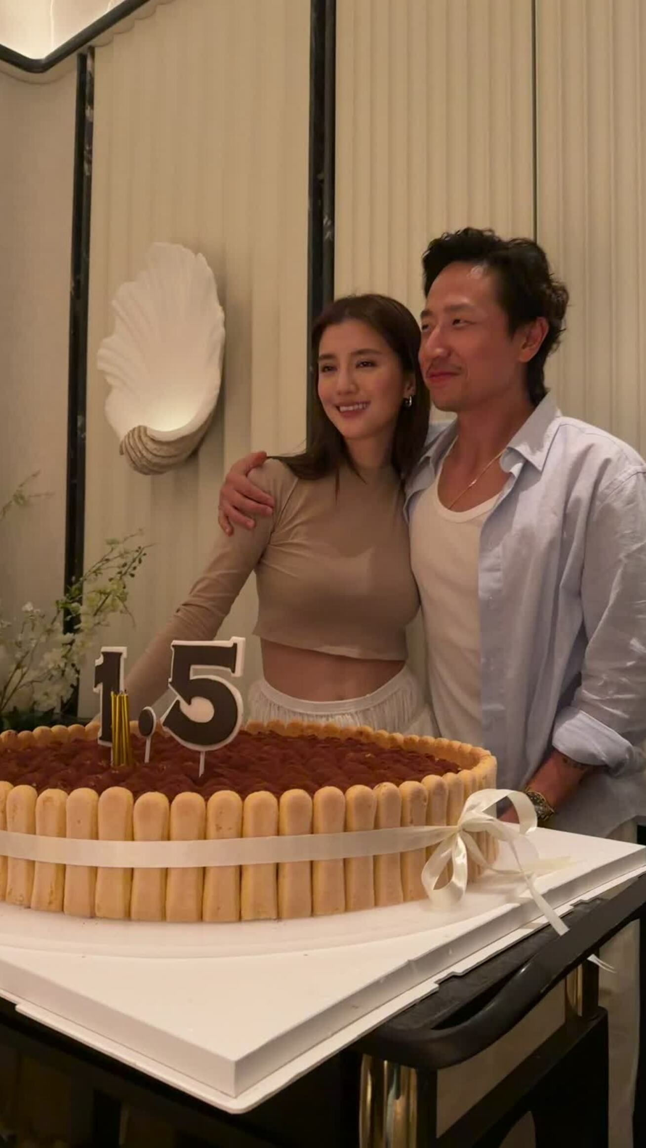 Mỹ nhân 'Diệp Vấn' livestream 11 tiếng thu hơn 20 triệu USD