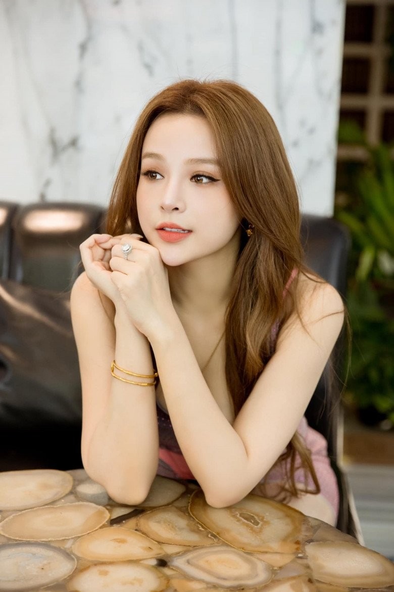 Mỹ nhân Việt ở biệt thự 100 tỷ, được chồng chiều, sống như công chúa đời thực- Ảnh 1.