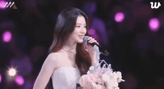 Mỹ nhân đẹp phát sáng, trời ưu ái nhan sắc làm gì cũng được tha thứ- Ảnh 4.