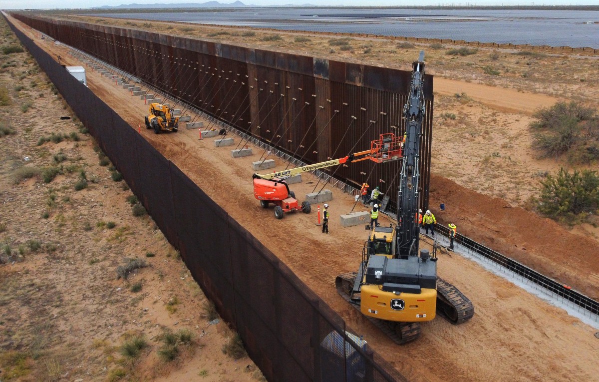 Chính quyền Tổng thống Donald Trump áp phí 5.000 USD với người nhập cư trái phép - Ảnh 1. Donald Trump - Ảnh 1.