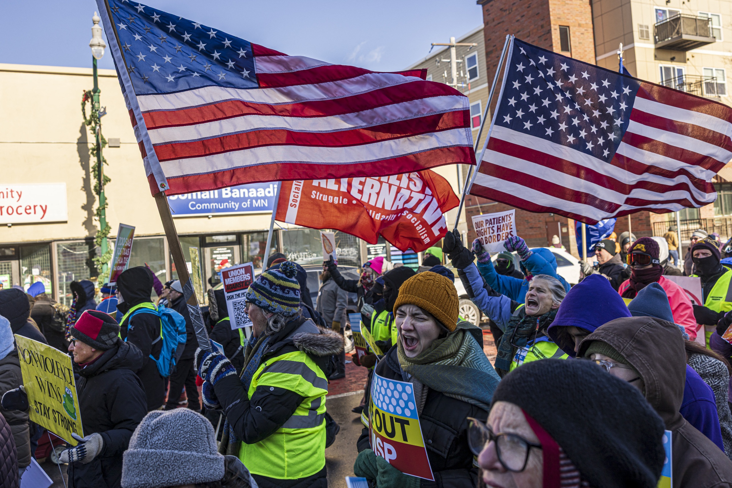 Mỹ siết chặt nhập cư , trục xuất người nhập cư sẽ bùng nổ trong năm tới - Ảnh 1.