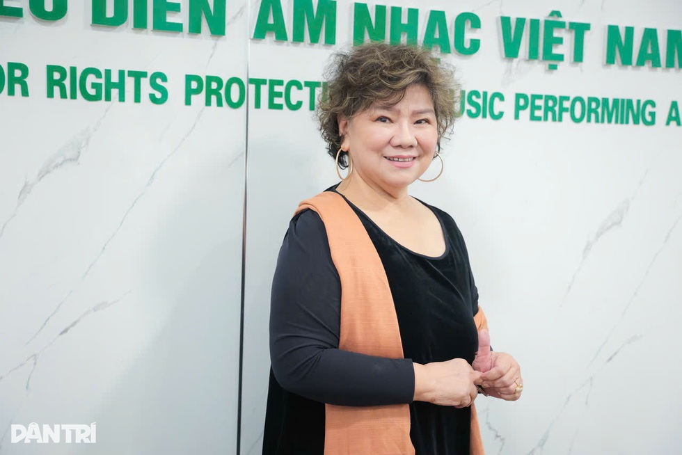 NSND Thanh Hoa tuổi 75: Hạnh phúc vì sống vô tư, chồng nuông chiều hết mực - 1