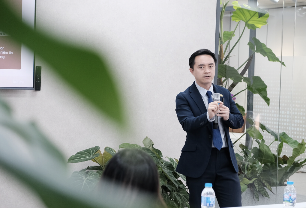 Năm 2026 nên đầu tư gì, vàng bạc, chứng khoán hay bất động sản? - 1