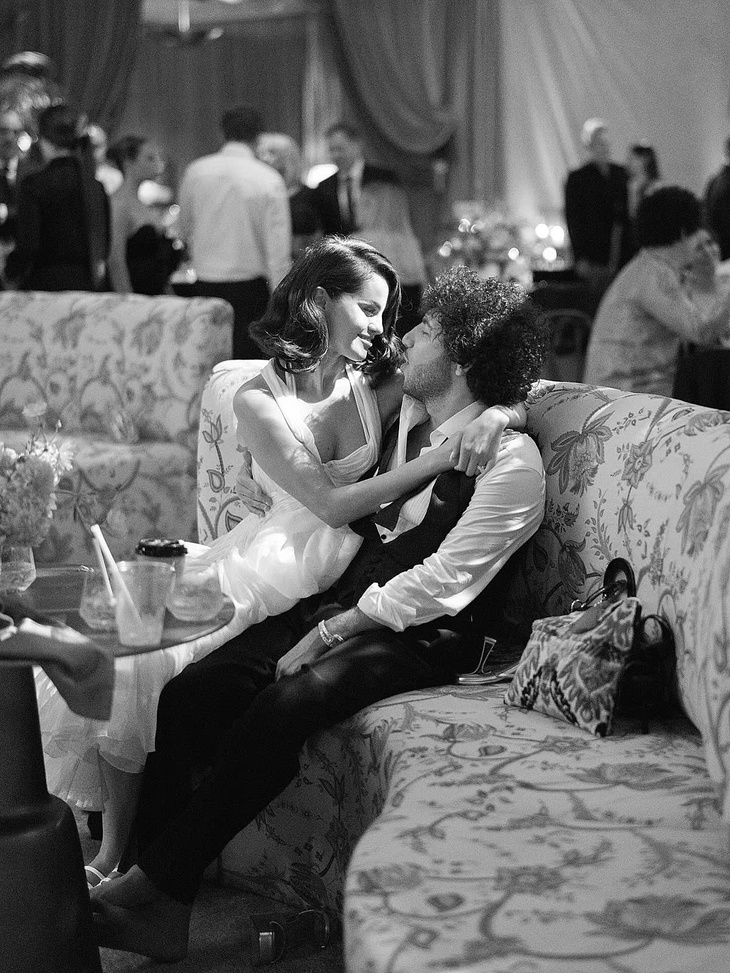 Năm đại hỷ 2025 của showbiz: Loạt sao đình đám Âu - Á nô nức cưới hỏi, fan toàn cầu “đứng ngồi không yên”- Ảnh 5. Năm đại hỷ 2025 của showbiz: Loạt sao đình đám Âu - Á nô nức cưới hỏi, fan toàn cầu “đứng ngồi không yên”- Ảnh 5.