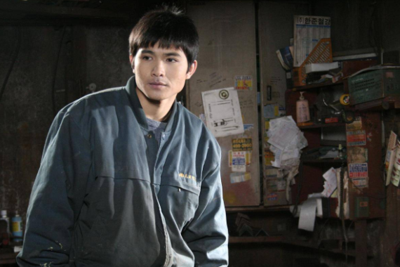 Nam diễn viên Việt duy nhất đóng chính phim Hàn ngay từ vai đầu tiên: Diễn xuất 1000 điểm, khen đến gãy lưỡi mất thôi- Ảnh 1. Nam diễn viên Việt duy nhất đóng chính phim Hàn ngay từ vai đầu tiên: Diễn xuất 1000 điểm, khen đến gãy lưỡi mất thôi- Ảnh 1.