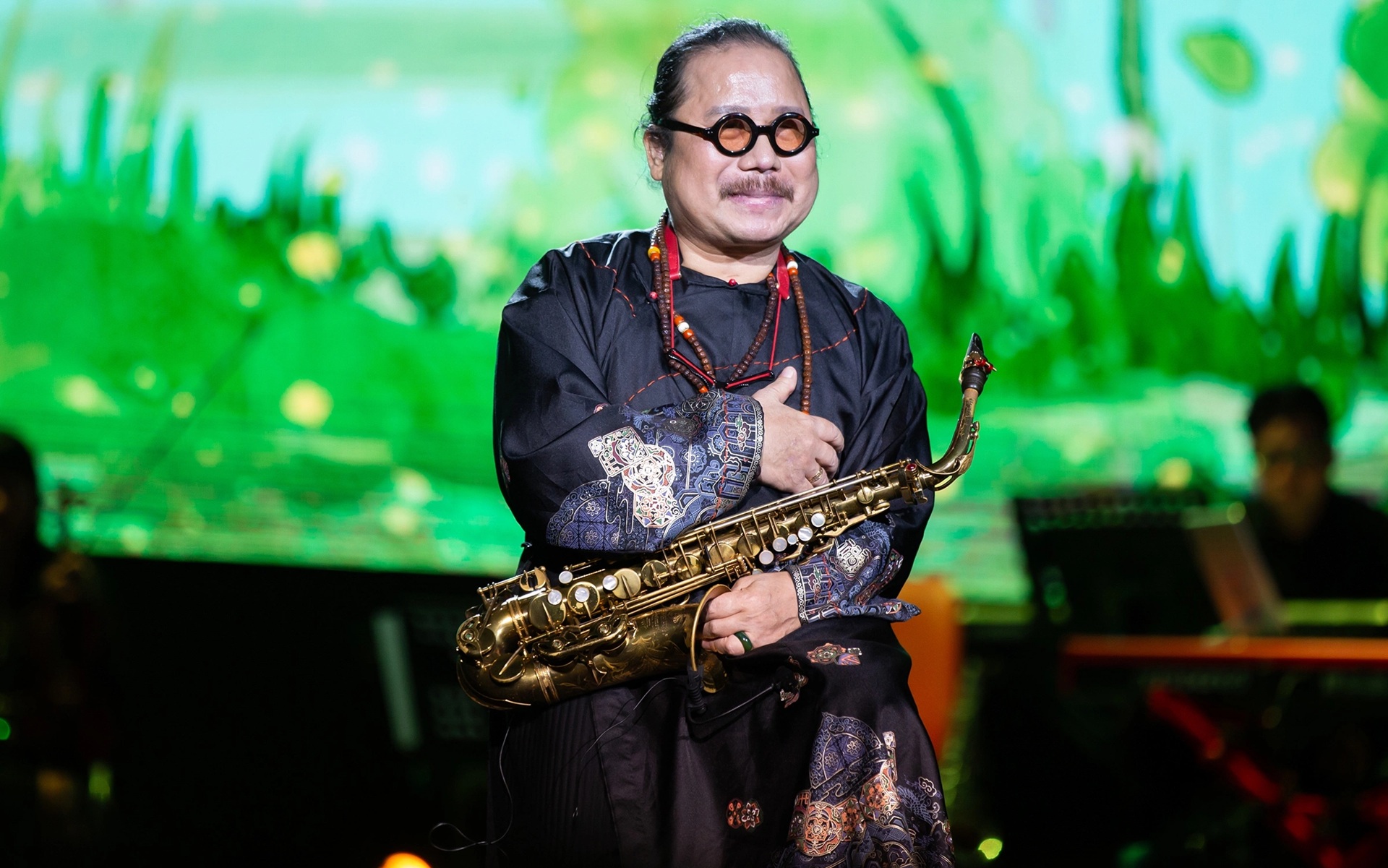 Nam nghe si 4 lan phau thuat nao Cuoi ba