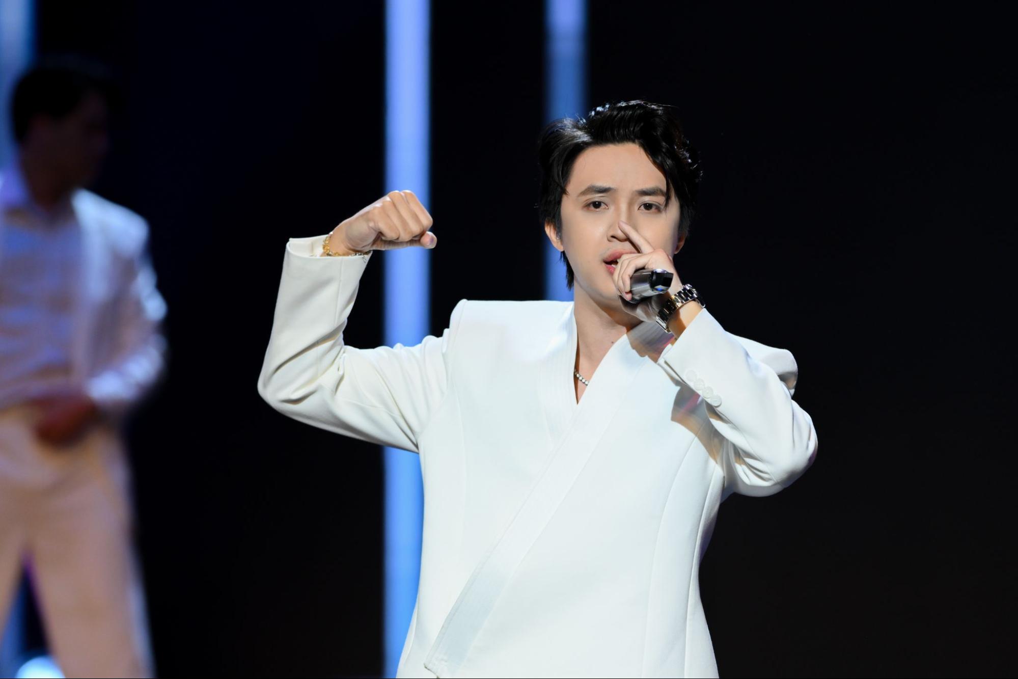 Nam rapper vừa “tốt nghiệp” Rap Việt đã ghi dấu tại sự kiện cấp Quốc gia, khoe ca khúc mới ai nghe cũng xúc động- Ảnh 1.