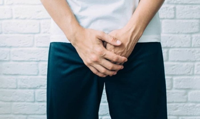 Nam sinh suýt mất tinh hoàn sau cú va chạm khi tập võ 1 Bác sĩ khuyến cáo không nên chủ quan với bất kỳ chấn thương nào vùng hạ bộ. (Ảnh minh hoạ)