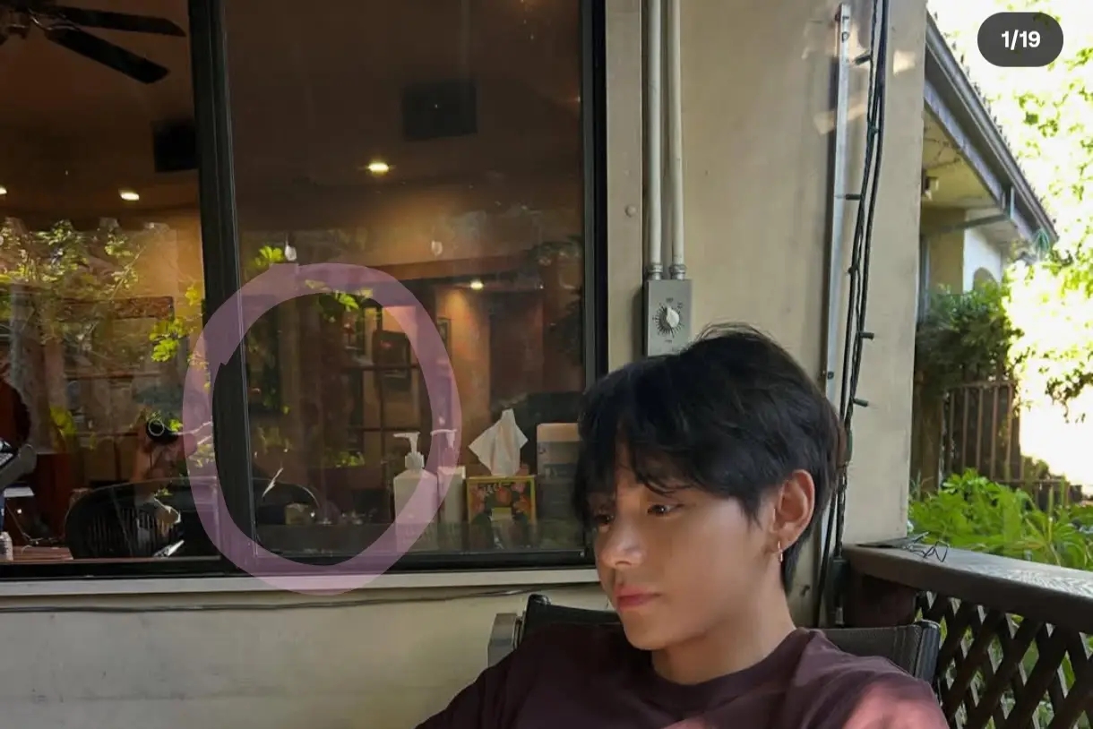 Nam thần đẹp nhất thế giới tự đăng ảnh hẹn hò Jennie (BLACKPINK), “nửa kín nửa hở” khiến MXH nổ tung?- Ảnh 1. Nam thần đẹp nhất thế giới tự đăng ảnh hẹn hò Jennie (BLACKPINK), “nửa kín nửa hở” khiến MXH nổ tung?- Ảnh 1.