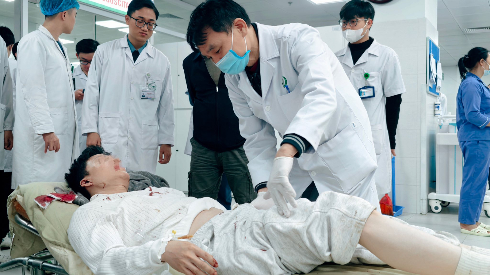 Vụ lật xe khách khiến 9 người tử vong: Nạn nhân hoảng sợ kể lại giây phút xe lao với tốc độ khủng khiếp- Ảnh 1.